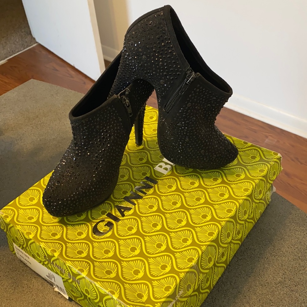 Gianni Bini Black Ankle Booties Sz 8